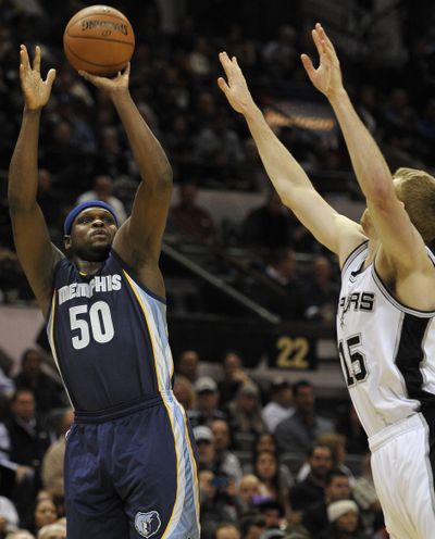 Memphis’ Zach Randolph, left, had 21 points and 21 rebounds. (Associated Press)