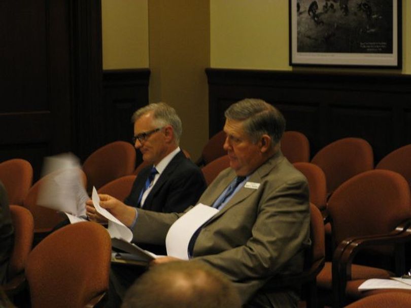 Criminal defense attorney Chuck Peterson, left, and Sen. Monty Pearce, R-New Plymouth, right, at Monday morning's Senate Ethics Committee meeting. (Betsy Russell)
