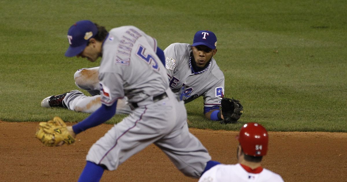 Rangers' Elvis Andrus goes 'unconscious,' throws glove at line drive - Los  Angeles Times