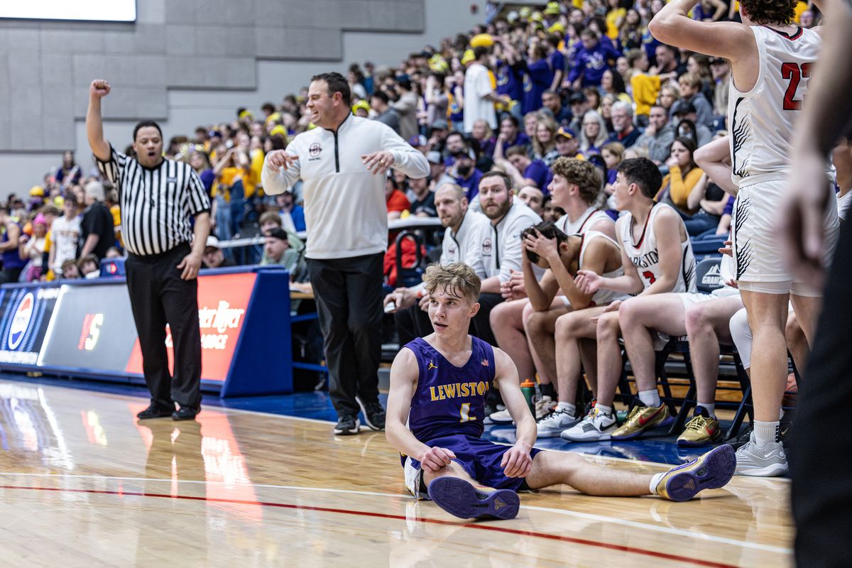 Facing bigger tempers and more threats, some school sports referees in  Washington now wear body cameras | The Spokesman-Review