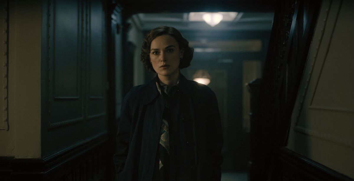 "Boston Strangler" follows Loretta McLaughlin (Keira Knightley), a reporter for the Record-American newspaper, who becomes the first journalist to connect the Boston Strangler murders. As the mysterious killer claims more and more victims, Loretta attempts to continue her investigation alongside colleague and confidante Jean Cole (Carrie Coon), yet the duo finds themselves stymied by the rampant sexism of the era.  (20th Century Studio)