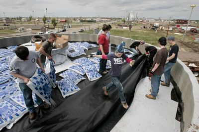 High school students from Avonmore, Ontario, prepare a Greensburg, Kan., home’s roof garden. Kansas City Star (Jill Toyoshiba Kansas City Star / The Spokesman-Review)