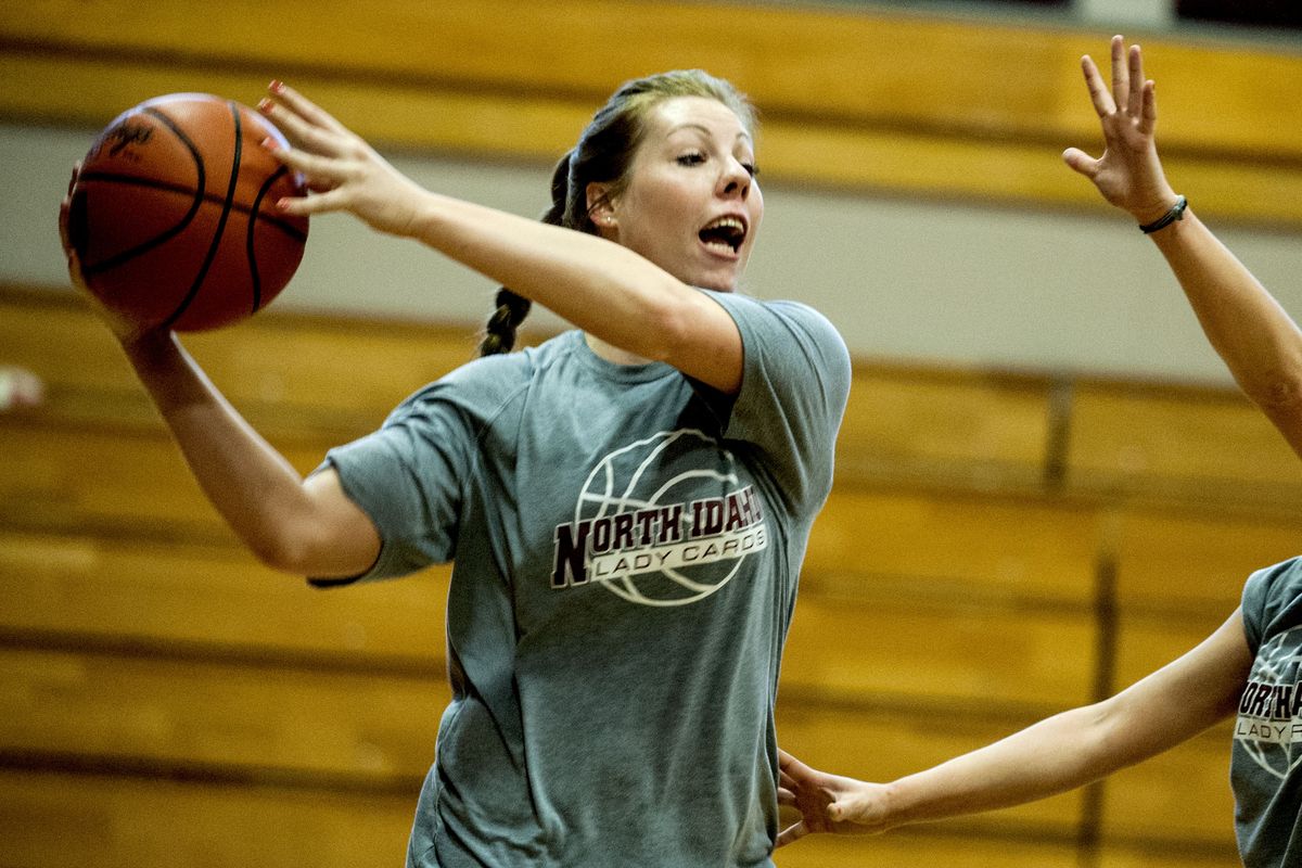 Former West Valley standout Hannah Love passes the ball during practice at NIC in preparation for the NJCAA national championships in Kansas. (KATHY PLONKA PHOTOS)