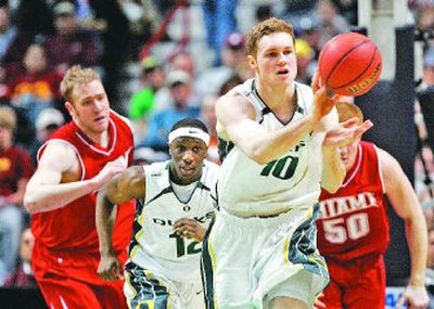 
Oregon forward Maarty Leunen (10) and guard Tajuan Porter (12) take aim at a berth in the Sweet Sixteen today at the Arena. 
 (Associated Press / The Spokesman-Review)