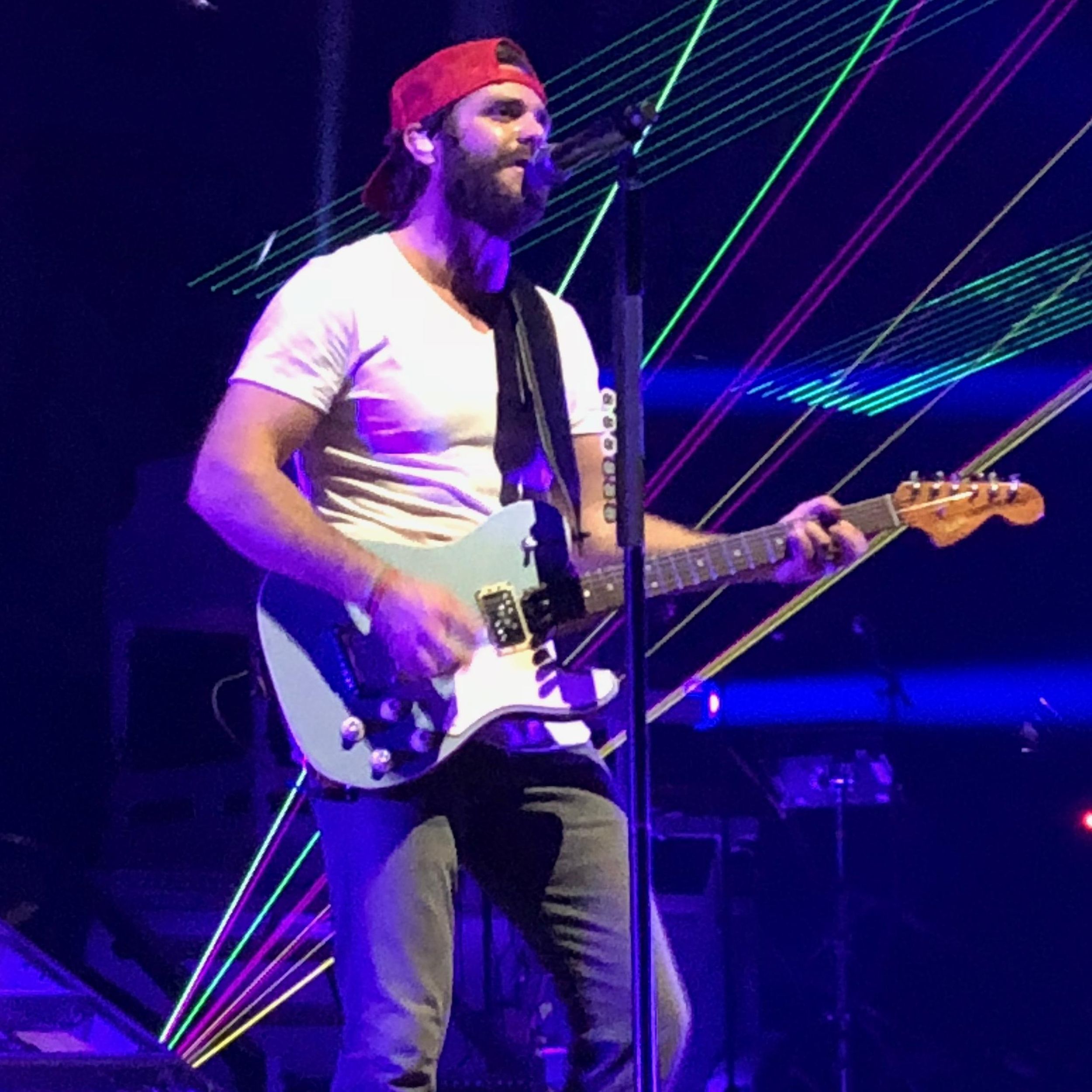 Anyone know what brand guitar Thomas rhett is using on this tour