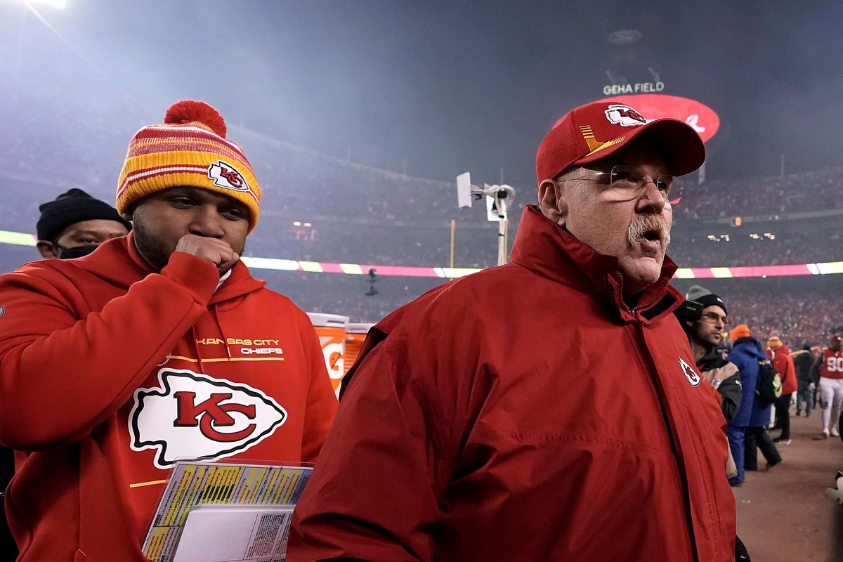 Cincinnati’s Joe Burrow, left, and KC’s Patrick Mahomes will meet Sunday for a chance to play in the Super Bowl.  (Charlie Riedel)