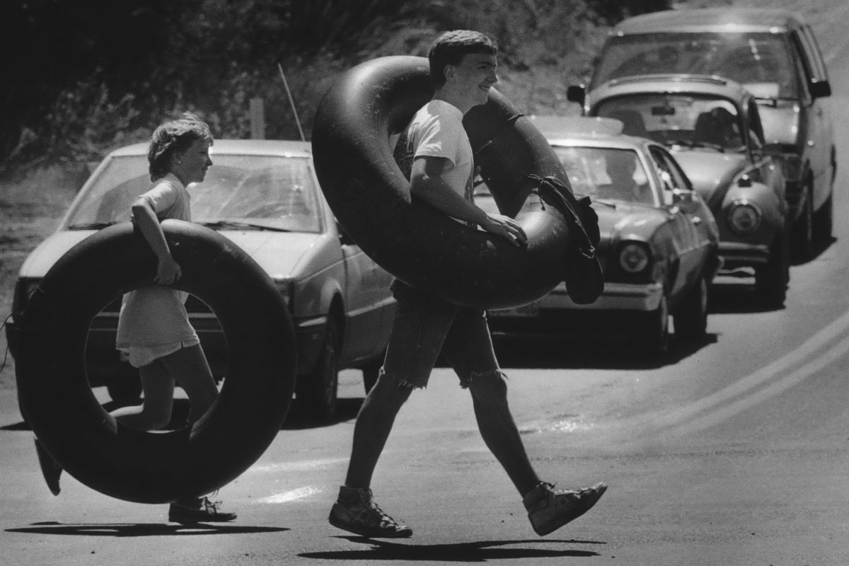 AT LEFT: There’s no really easy way to carry an inner tube, but Sabrina and Bruce Becherini found a way to get the rubber ovals home following an afternoon of floating on the Little Spokane River near Wandermere in 1988. Sabrina uses the under-arm-side-sling carry, while Bruce favors the over-the-shoulder method.  (DAN PELLE/THE SPOKESMAN-REVIEW)