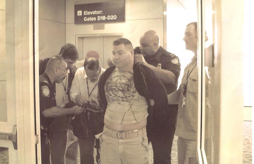 Canadian gangster Clay Roueche is arrested at a Texas airport in May 2008. (Vancouver Sun)