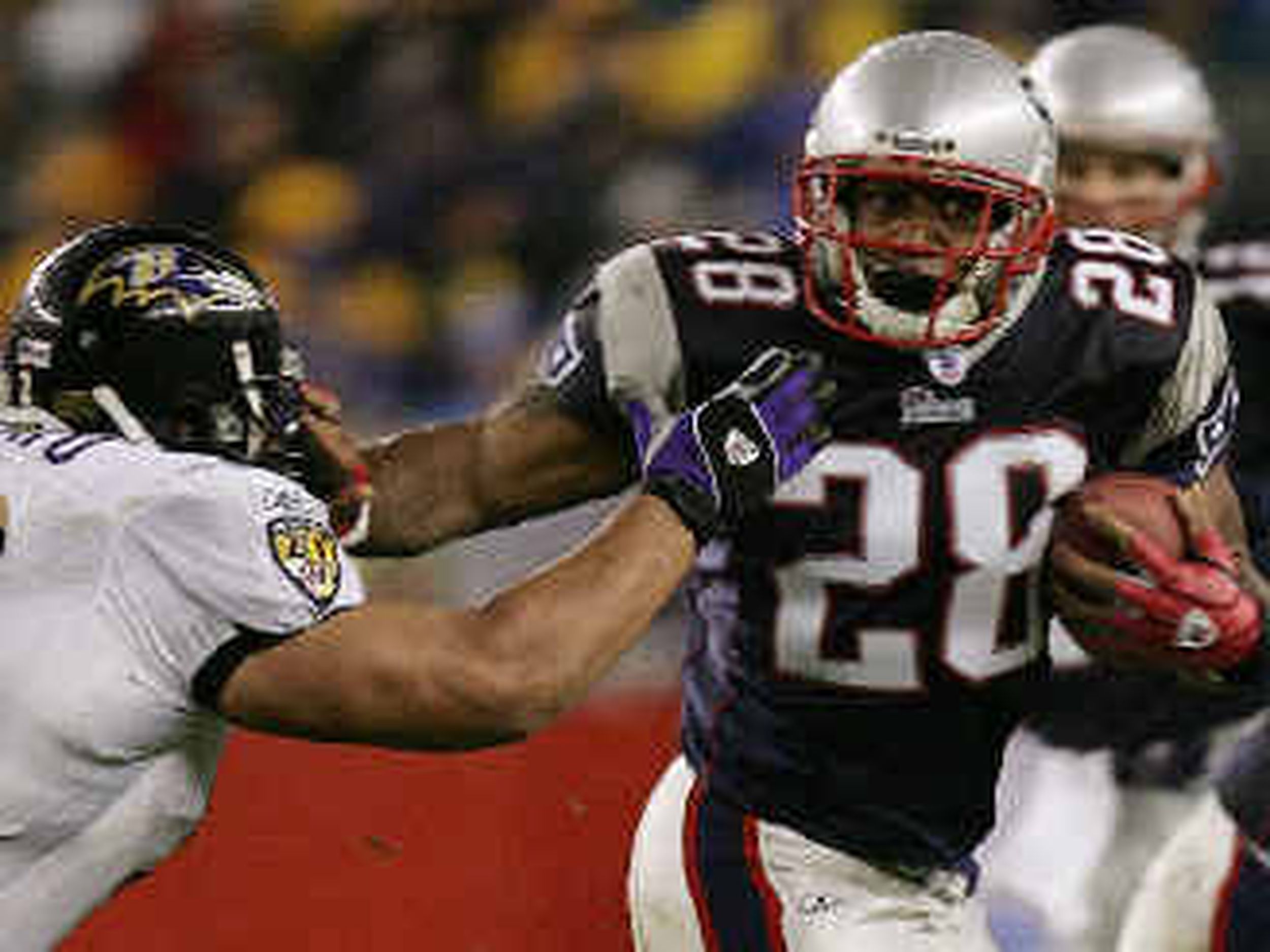 The Cincinnati Bengals running back Rudi Johnson (32) rushes up