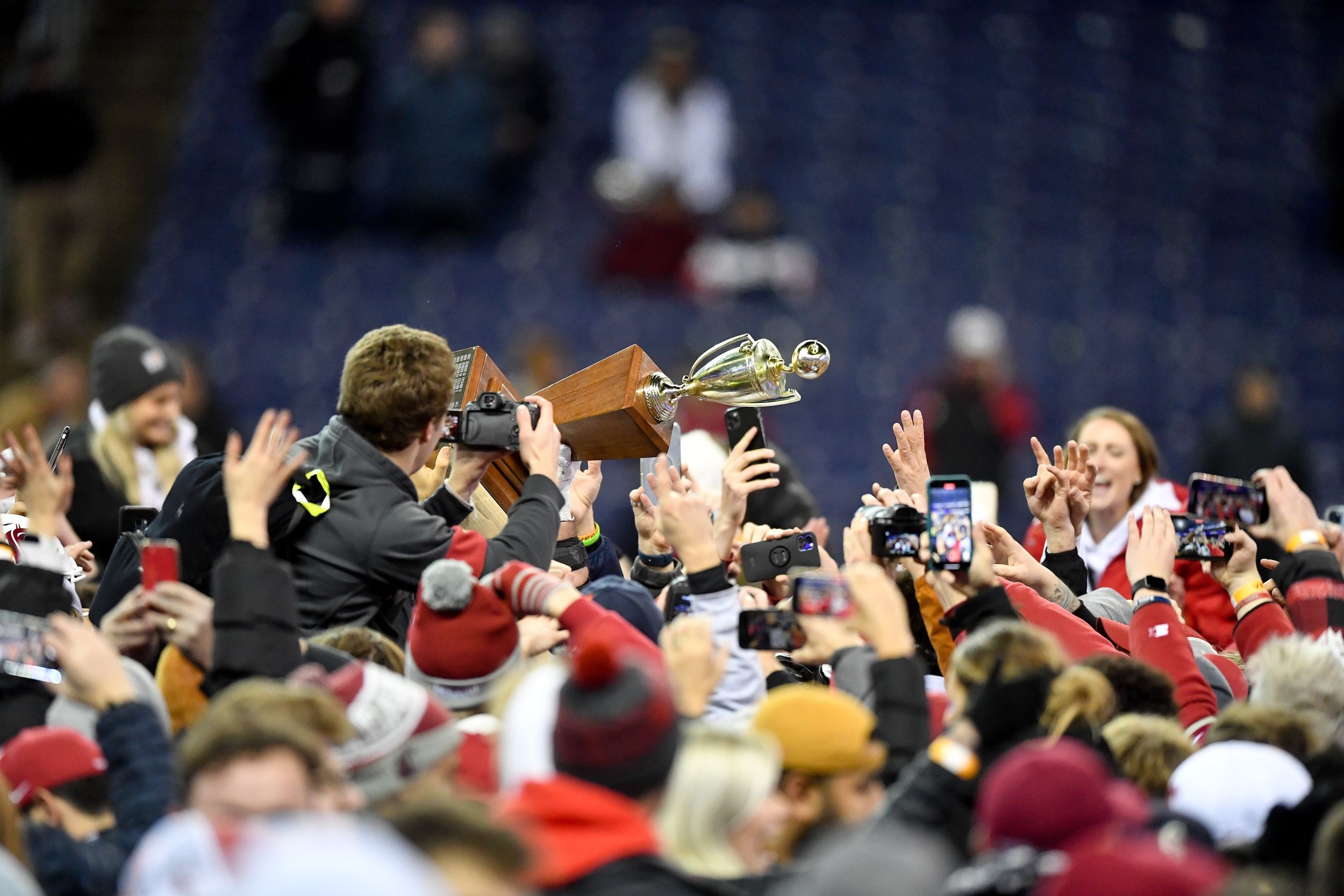 As conference realignment reshapes college football, is the Apple Cup ...