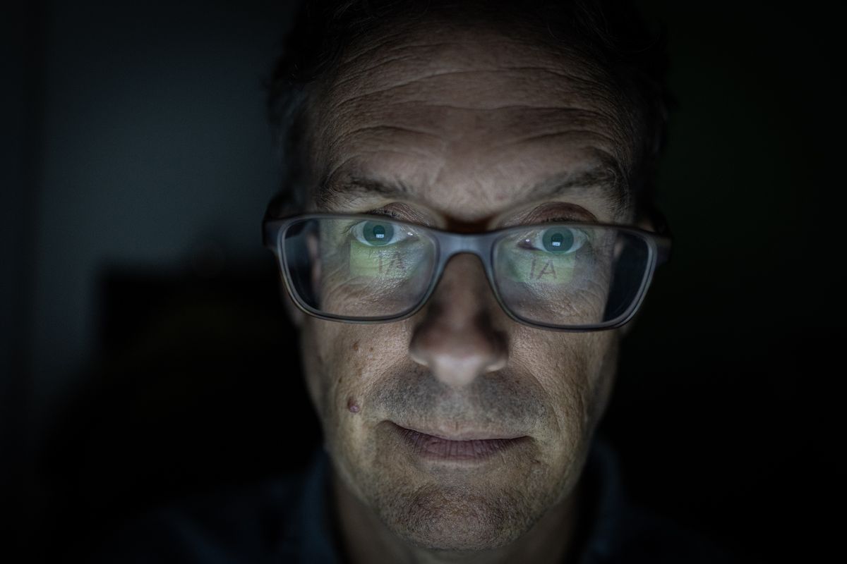 Professor Darren Keast works on his computer at home in Mill Valley, Calif. (MUST CREDIT: Photo for The Washington Post by Charles Ommanney)  (Charles Ommanney/For the Washington Post)