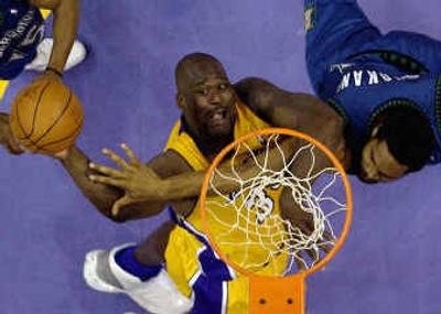 
Shaquille O'Neal, left, led the Lakers' offense with 34 points in a Game 1 loss to Detroit. 
 (Associated Press / The Spokesman-Review)