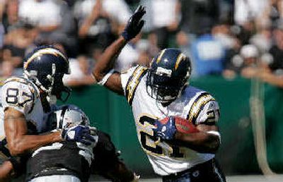 
San Diego's LaDainian Tomlinson, right, is a TD machine.  
 (Associated Press / The Spokesman-Review)