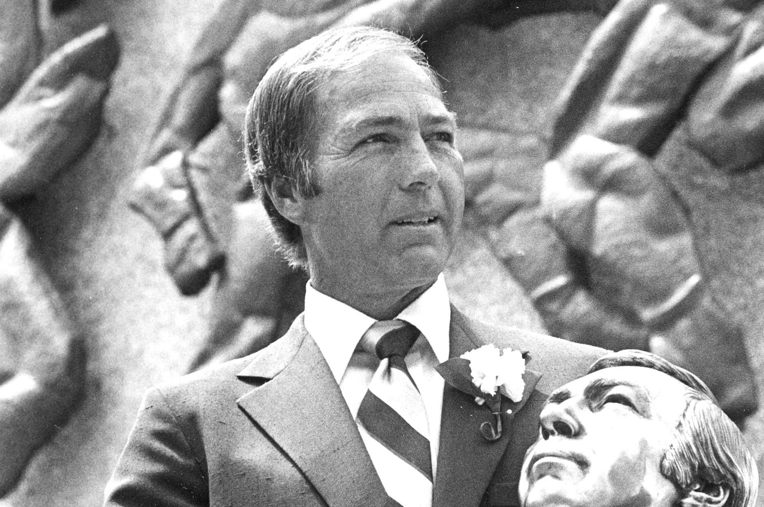 Bart Starr Dead: Hall of Fame Green Bay Packers QB Was 85 – The