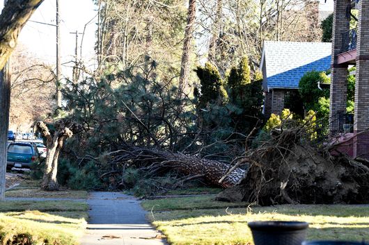 Wind knocks out power to at least 100,000 customers in Spokane area Wind knocks out power to at least 100,000 customers in Spokane area