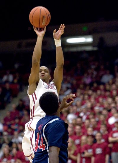 Washington State guard Reggie Moore shoots over Arizona forward Solomon Hill (44) during the first half. (Dean Hare / Fr158448 Ap)