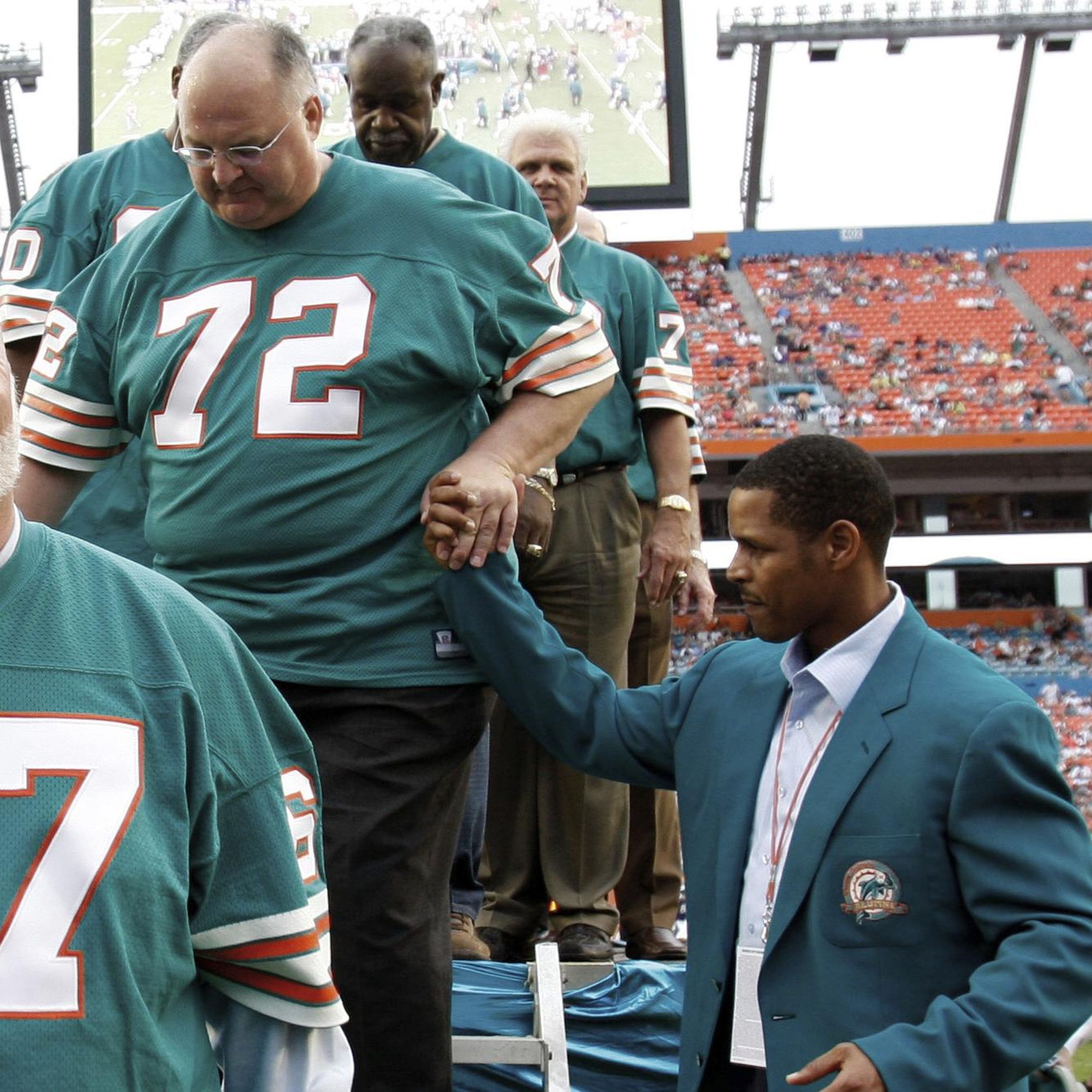 Dolphins Will Honor Late Jim Langer With Helmet Decal