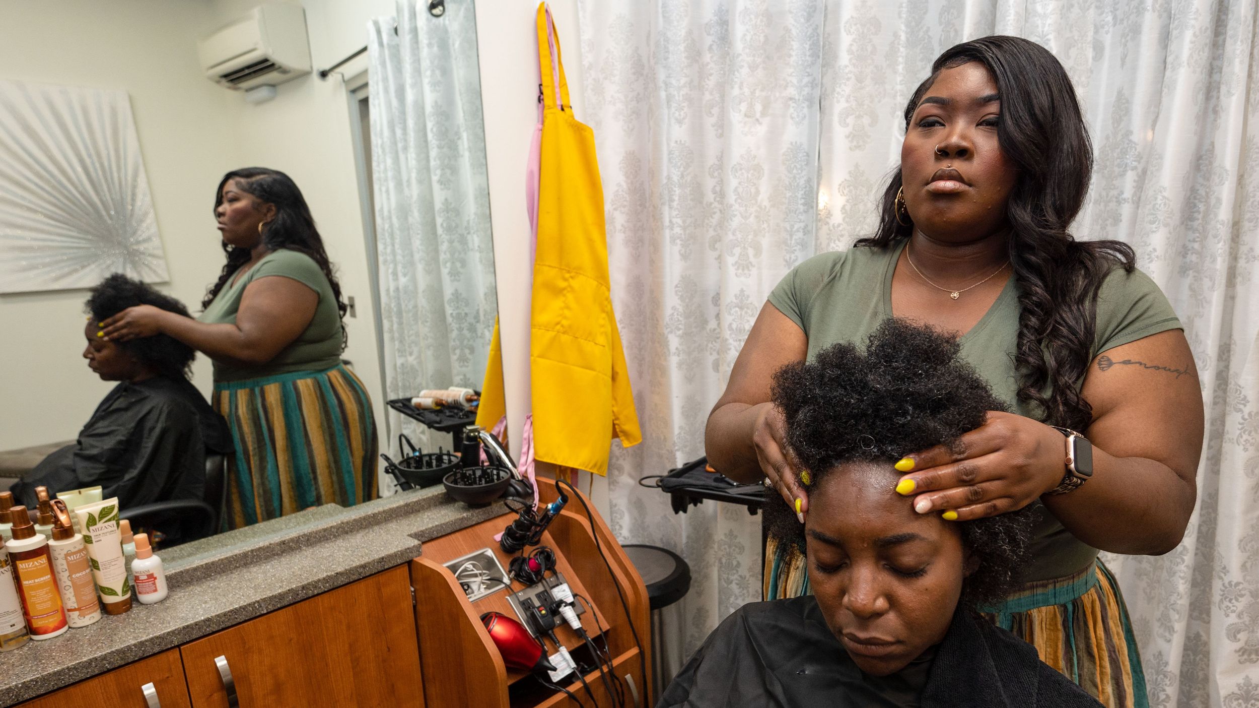 Inspired by 'Black wellness' and the Crown Act, Spokane hairstylist  Kameishi 'Meme' Williams opens first independent salon chair | The  Spokesman-Review
