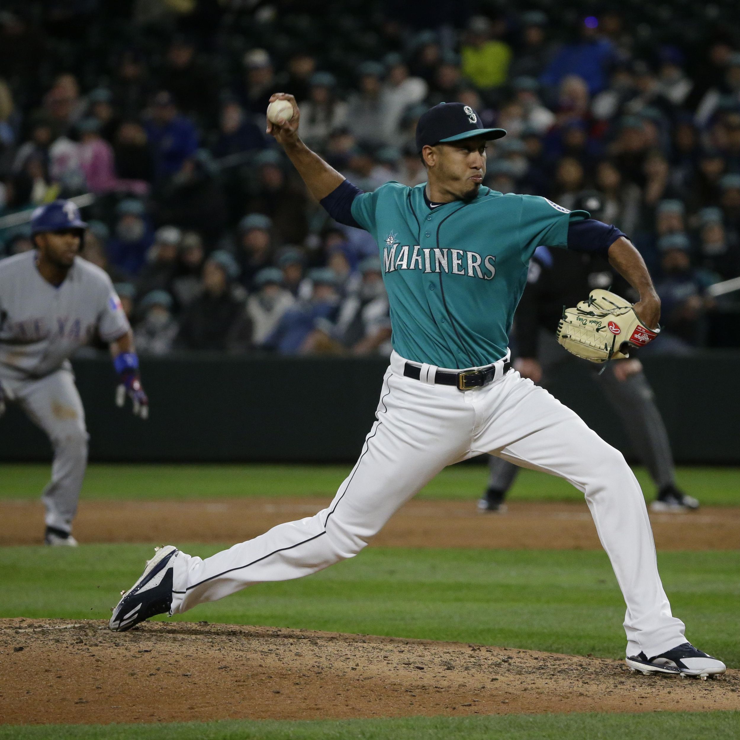 Seattle Mariners closing pitcher Edwin Diaz works against the