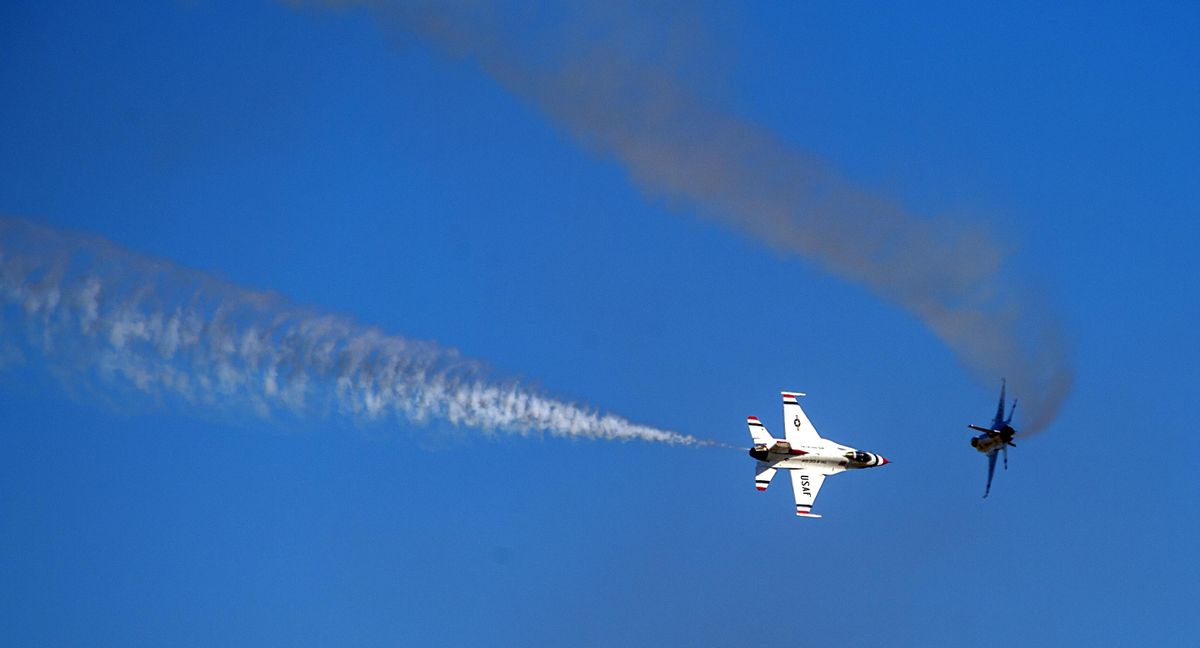 U.S.A.F Thunderbirds perform a crossing maneuver during Fairchild Skyfest, July 29, 2017. (Dan Pelle / The Spokesman-Review)