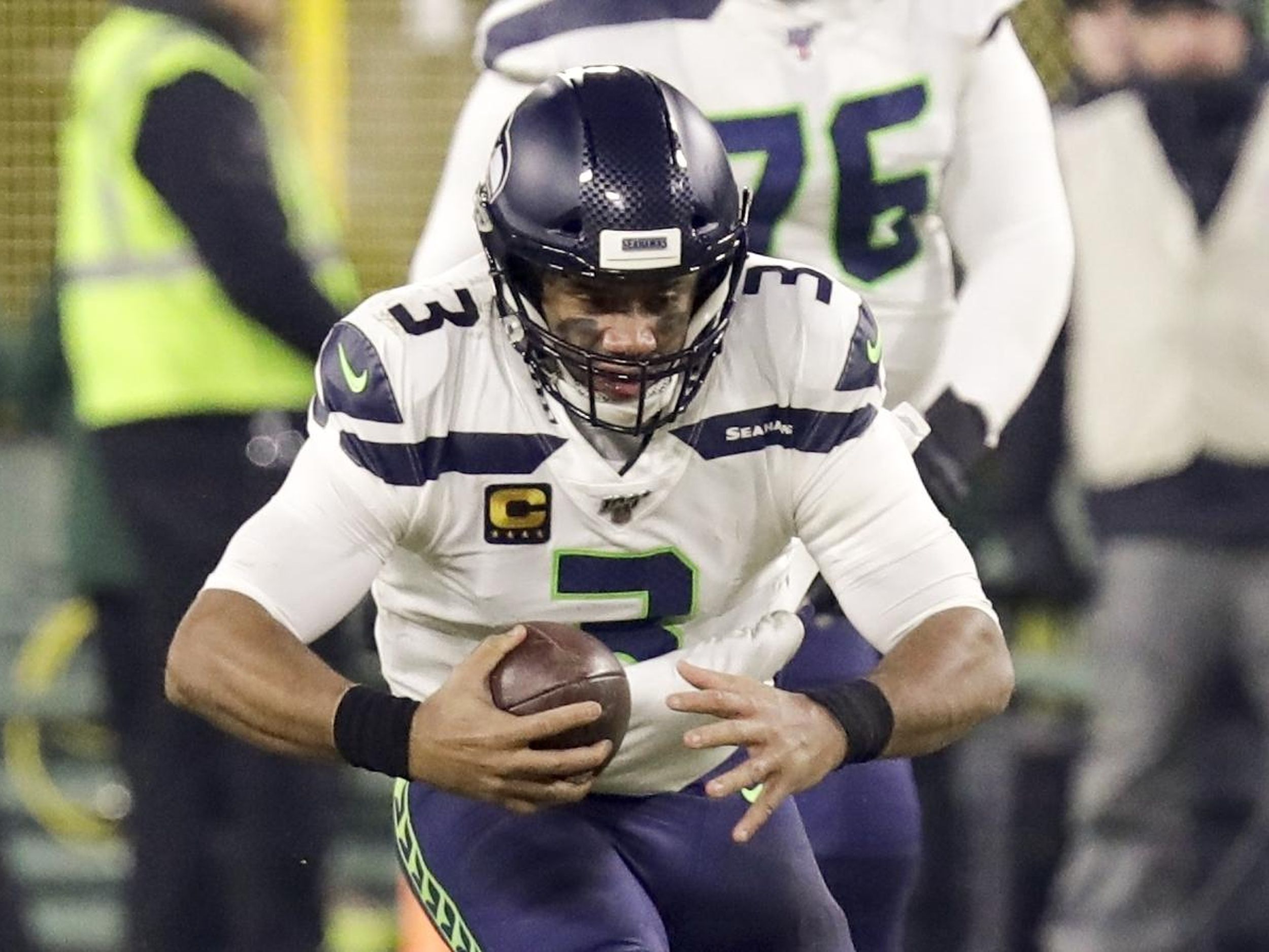 Seahawks' Russell Wilson is making a superhuman comeback to play against  the Packers