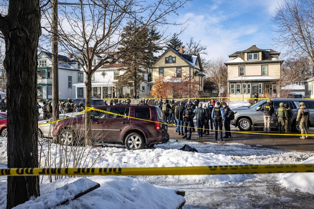 FILE -- Federal agents and local law enforcement officers at the scene of the fatal shooting of renee Good in Minneapolis, Jan. 7, 2026. An FBI agent who sought to investigate the federal immigration officer who fatally shot a 37-year-old woman in Minneapolis this month has resigned from the bureau, according to two people familiar with the matter. (David Guttenfelder/The New York Times)  (New York Times)