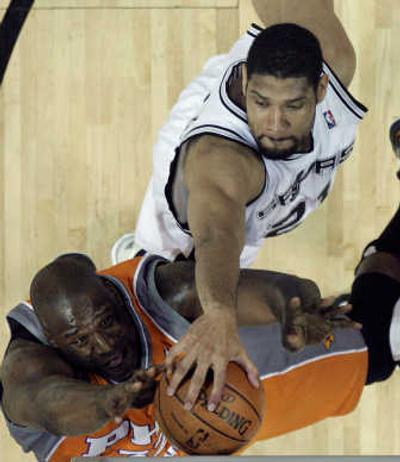 
Tim Duncan's Spurs top Shaq O'Neal's Suns.Associated Press
 (Associated Press / The Spokesman-Review)