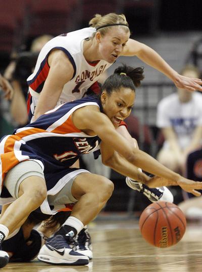 Gonzaga's Janelle Bekkering, top, and Pepperdine's Skye Barnett scramble for a loose ball during the first half of an NCAA college basketball game for the championship of the West Coast Conference women's tournament Monday, March 8, 2010, in Las Vegas. (Isaac Brekken / Fr159466 Ap)