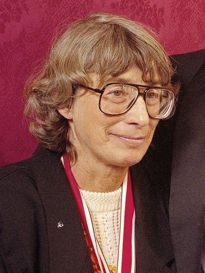 In this Nov. 18, 1992,  photo, Mary Oliver appears at the National Book Awards in New York where she received the poetry award for her book “New and Selected Poems.” Oliver, a Pulitzer Prize-winning poet whose rapturous odes to nature and animal life brought her critical acclaim and popular affection, died Thursday at her home in Hobe Sound, Fla. (MARK LENNIHAN / Associated Press)