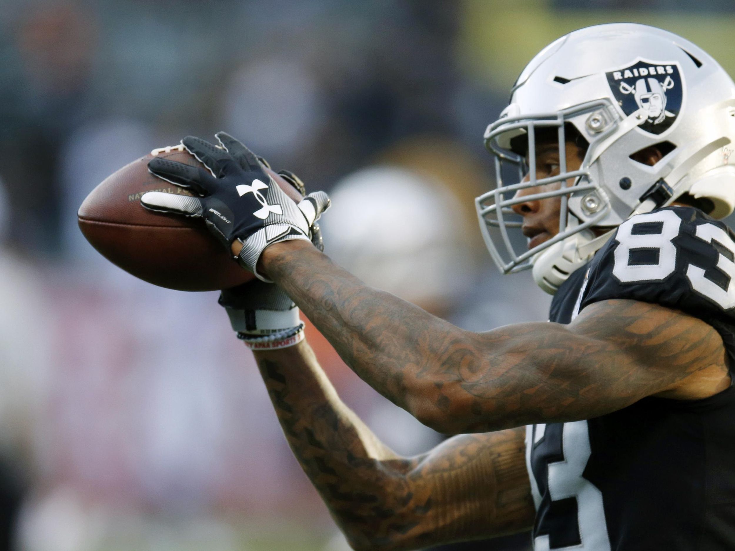 Raiders tight end Darren Waller may be a coverage handful for Browns