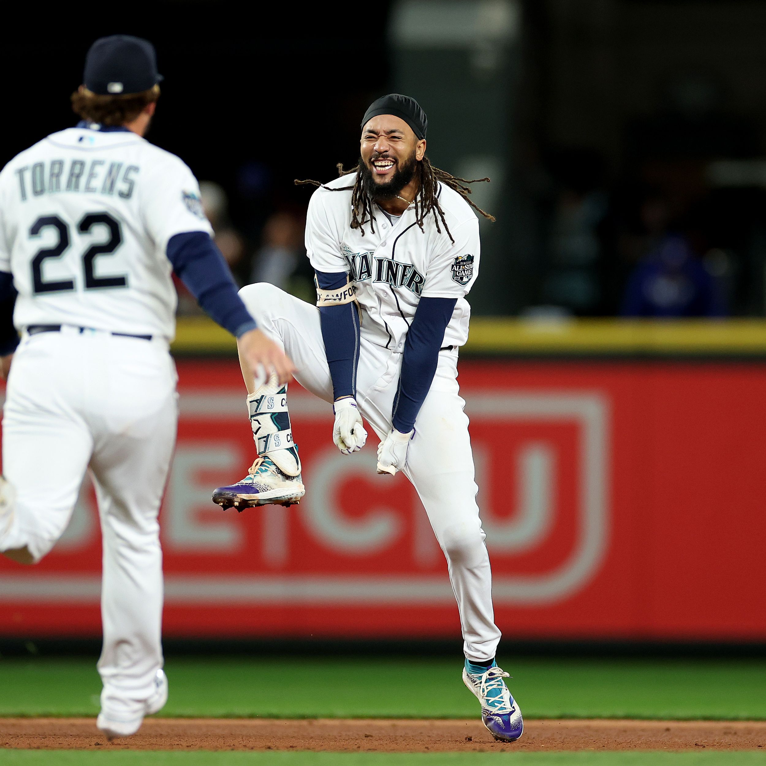 J.P. Crawford delivers again as Mariners beat Rangers, keep