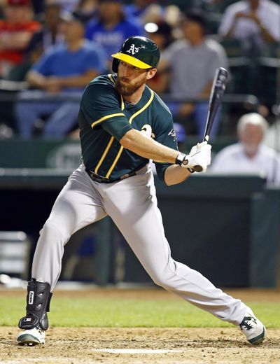 The Yankees signed Ike Davis after their fourth first baseman landed on the DL. (Mike Stone / Associated Press)