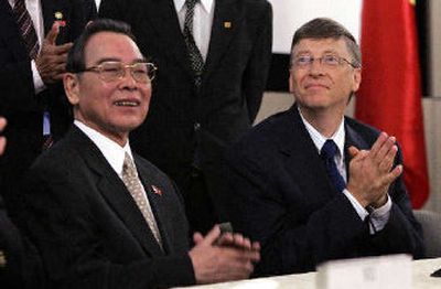 
Phan Van Khai and Bill Gates applaud following the signing of memoranda of understanding on Monday.
 (Associated Press / The Spokesman-Review)