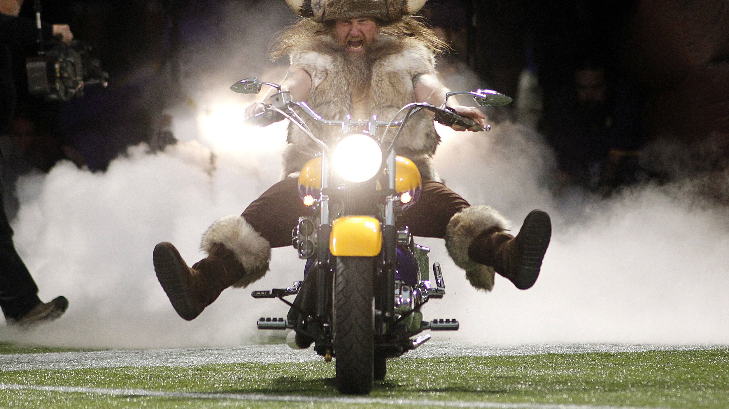 Contract dispute leads Vikings to drop mascot