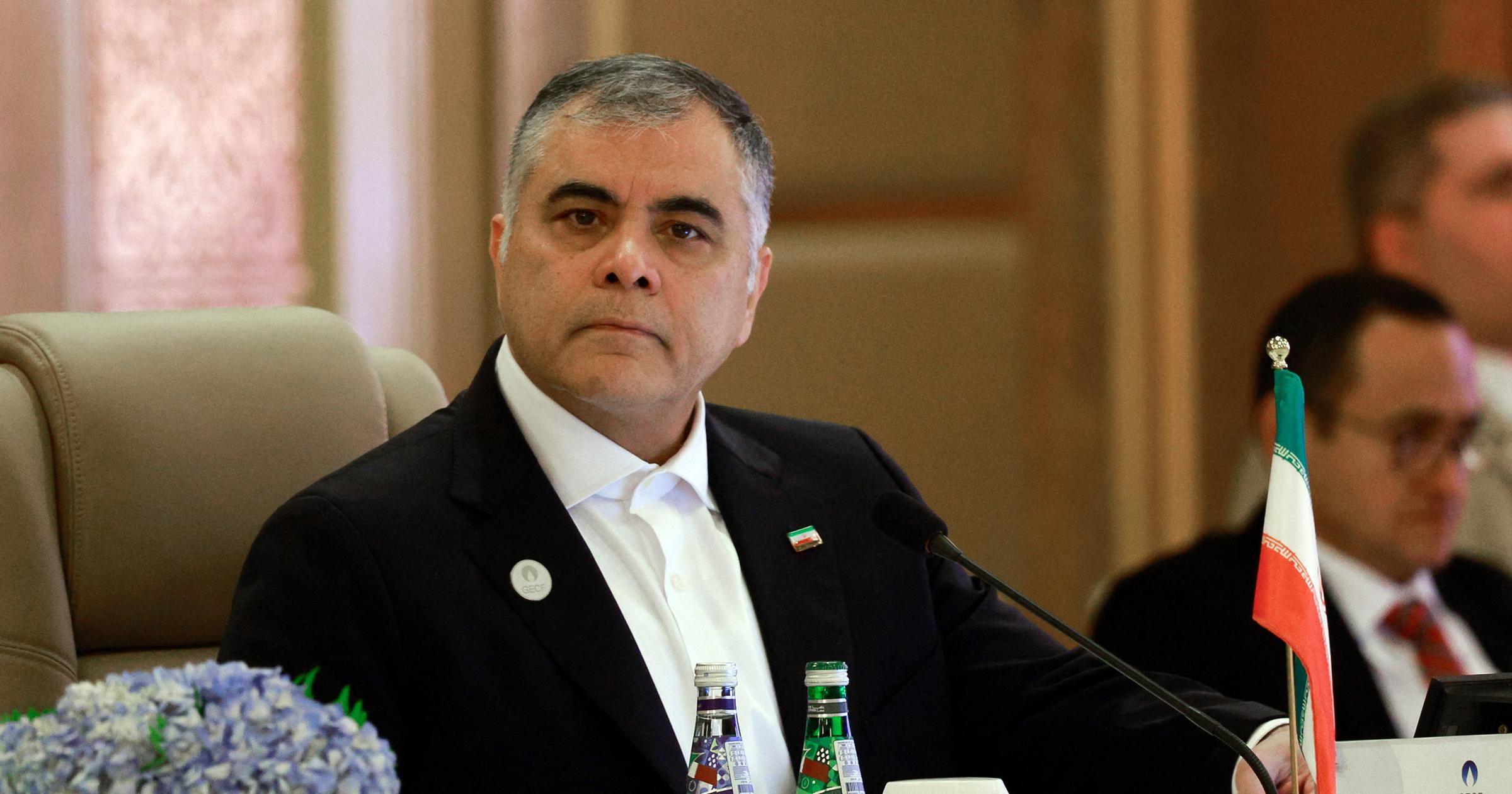 Iran’s oil minister resigns as exports dry up under US pressure