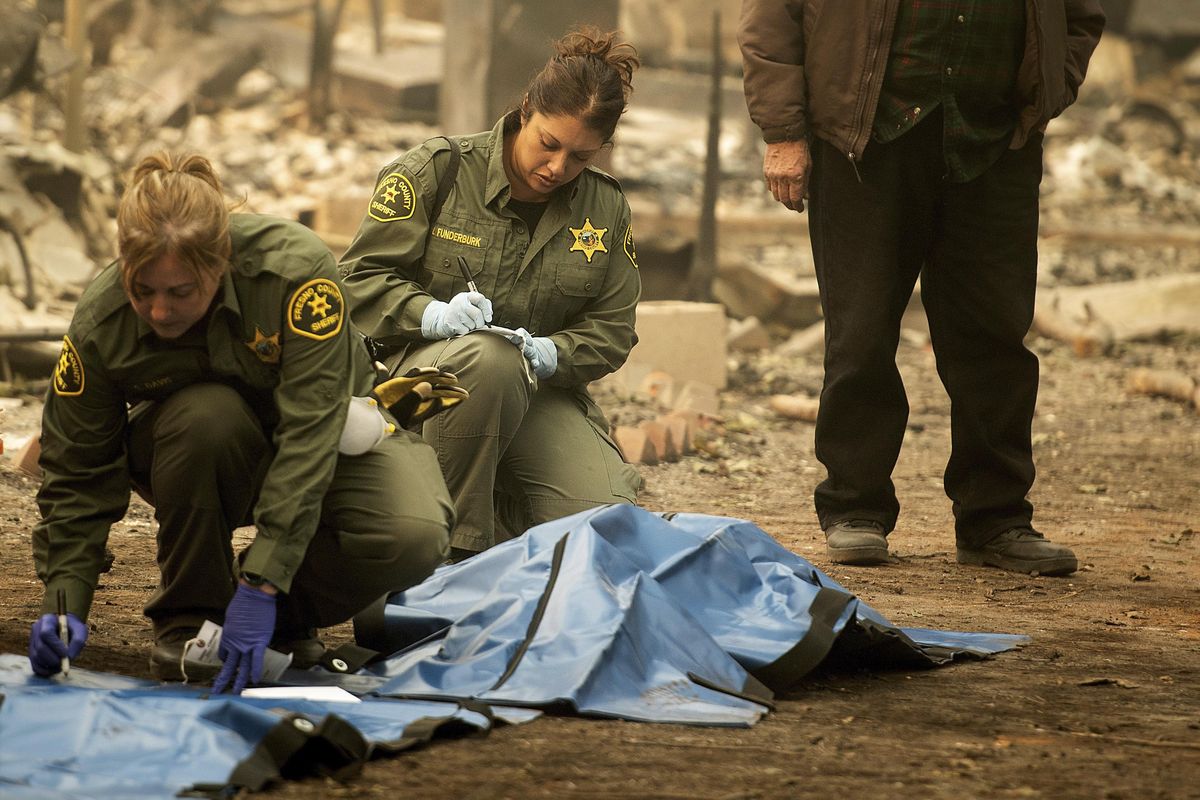 Sheriff’s deputies recover the bodies of multiple Camp Fire victims at the  Holly Hills Mobile Estates residence on Wednesday, Nov. 14, 2018, in Paradise, Calif. (Noah Berger / Associated Press)