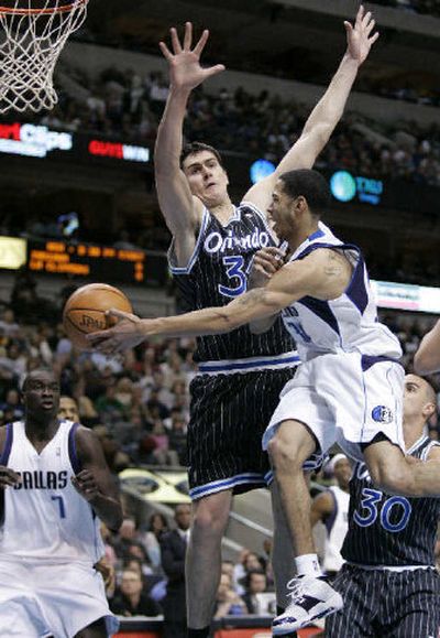 
Dallas guard Devin Harris, front, passes the ball past Orlando forward Darko Milicic on Saturday.
 (Associated Press / The Spokesman-Review)