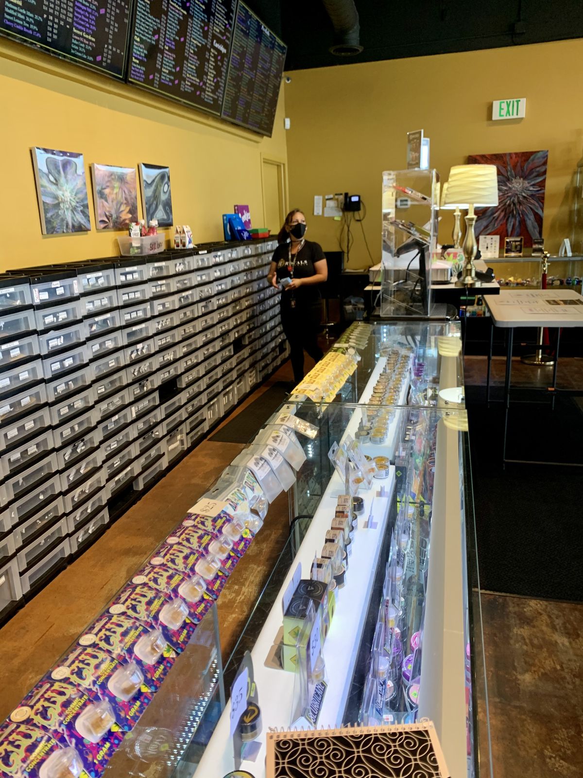 Royals Cannabis offers shoppers a variety of flower, concentrates, edibles and more. (Linda Ball/For Evercannabis)