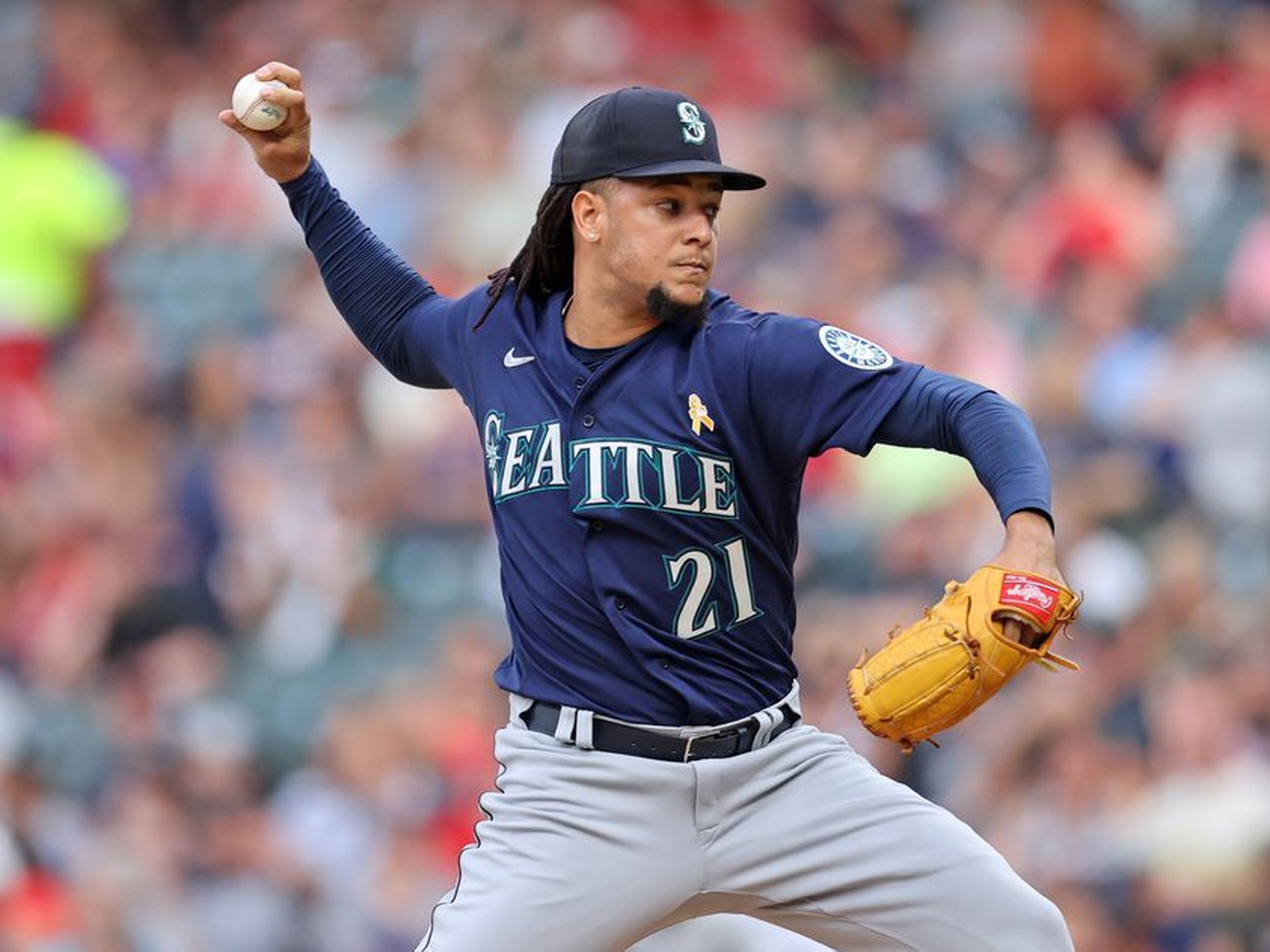 Mariners and Luis Castillo agree to 5-year, $108 million extension with  sixth-year option - Lookout Landing