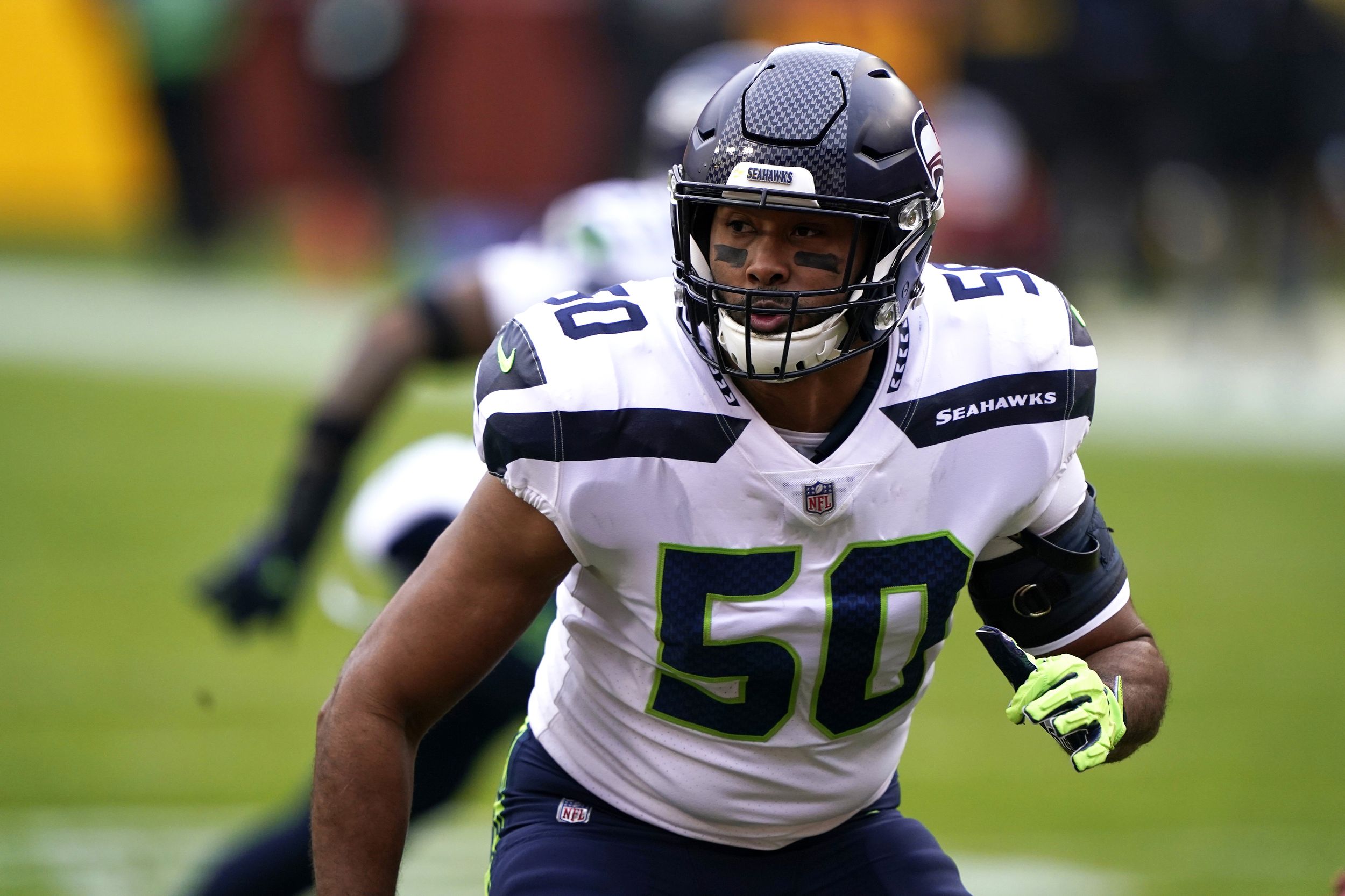 Linebacker K.J. Wright signs with Raiders, ending 10-year run with ...