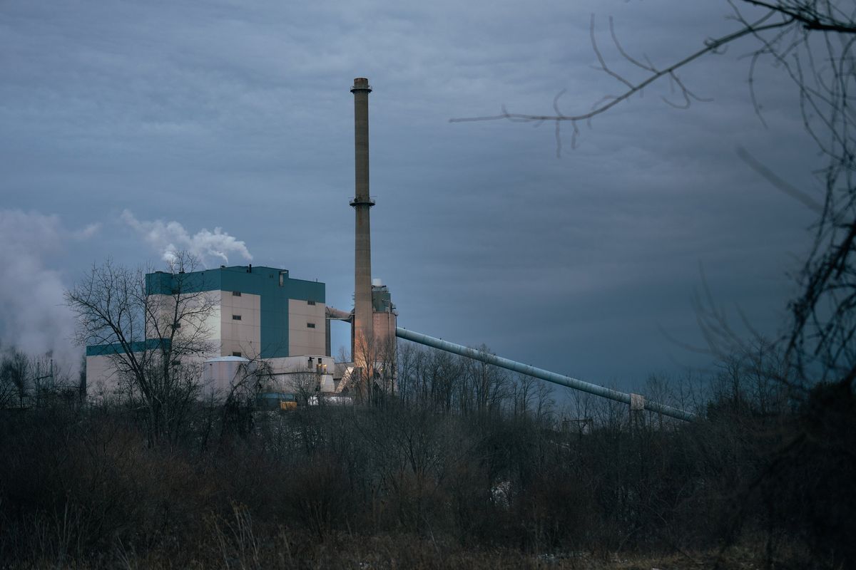 The Grant Town Power Plant, which is partially powered by a company owned in part by Sen. Joe Manchin (D-W.V.), in Grant Town, W.Va., on Jan. 20.  (ERIN SCHAFF)