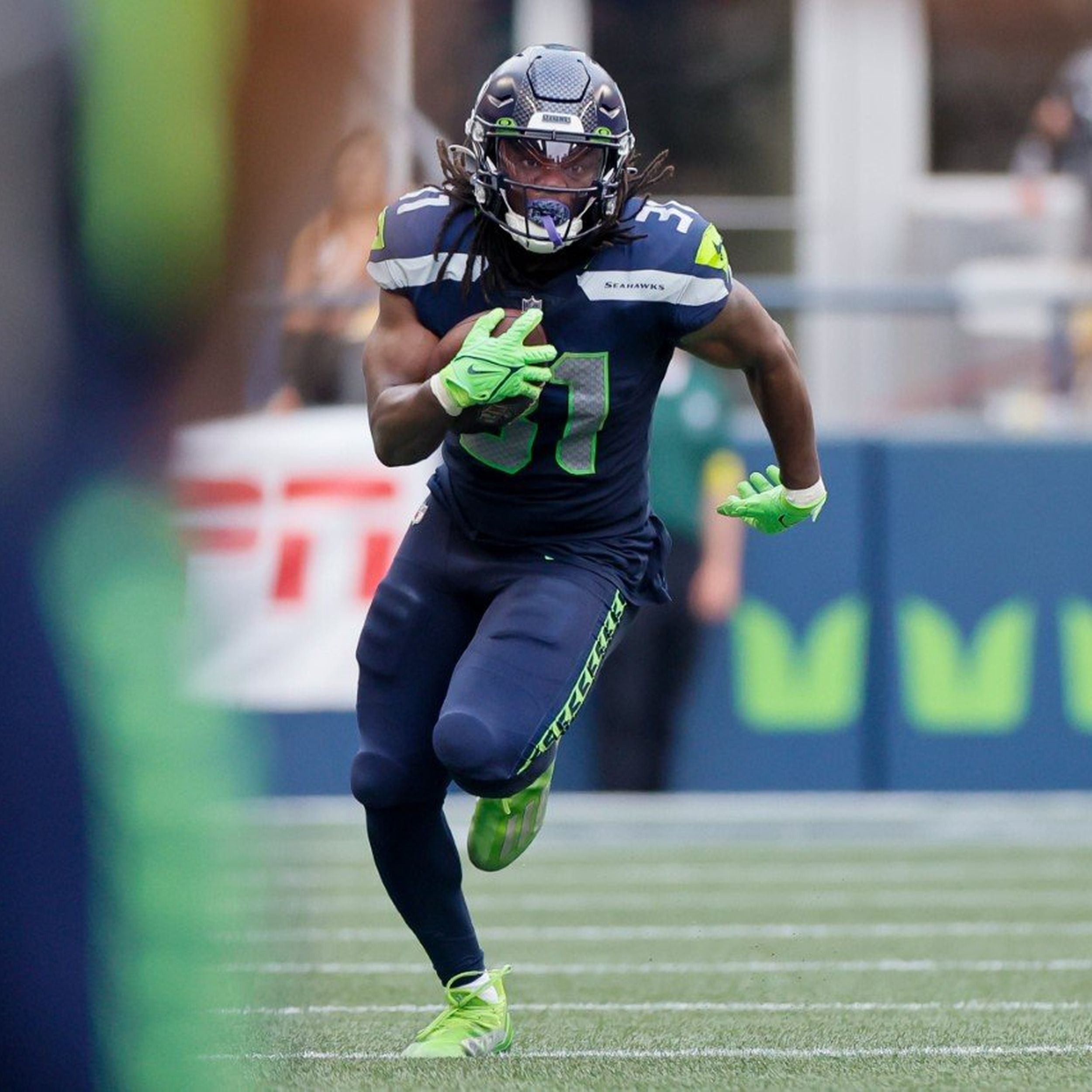 Chris Carson: Seattle Seahawks running back to retire from NFL aged 27 due  to neck injury, NFL News