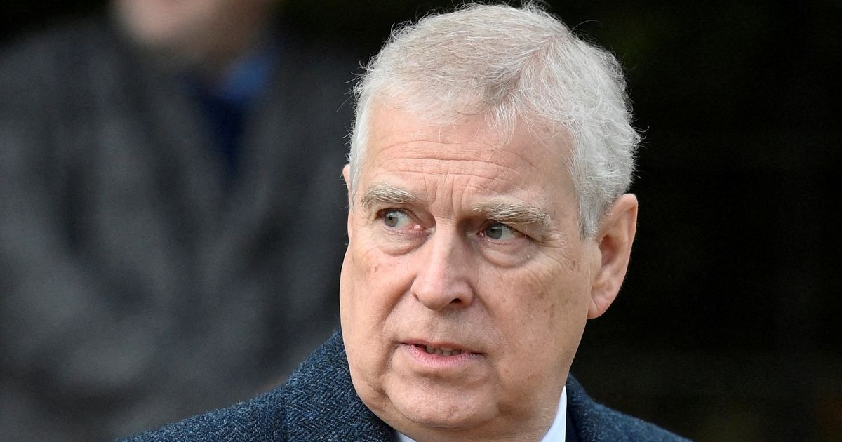 Andrew Mountbatten Windsor allowed to keep Falklands campaign medal, reports say