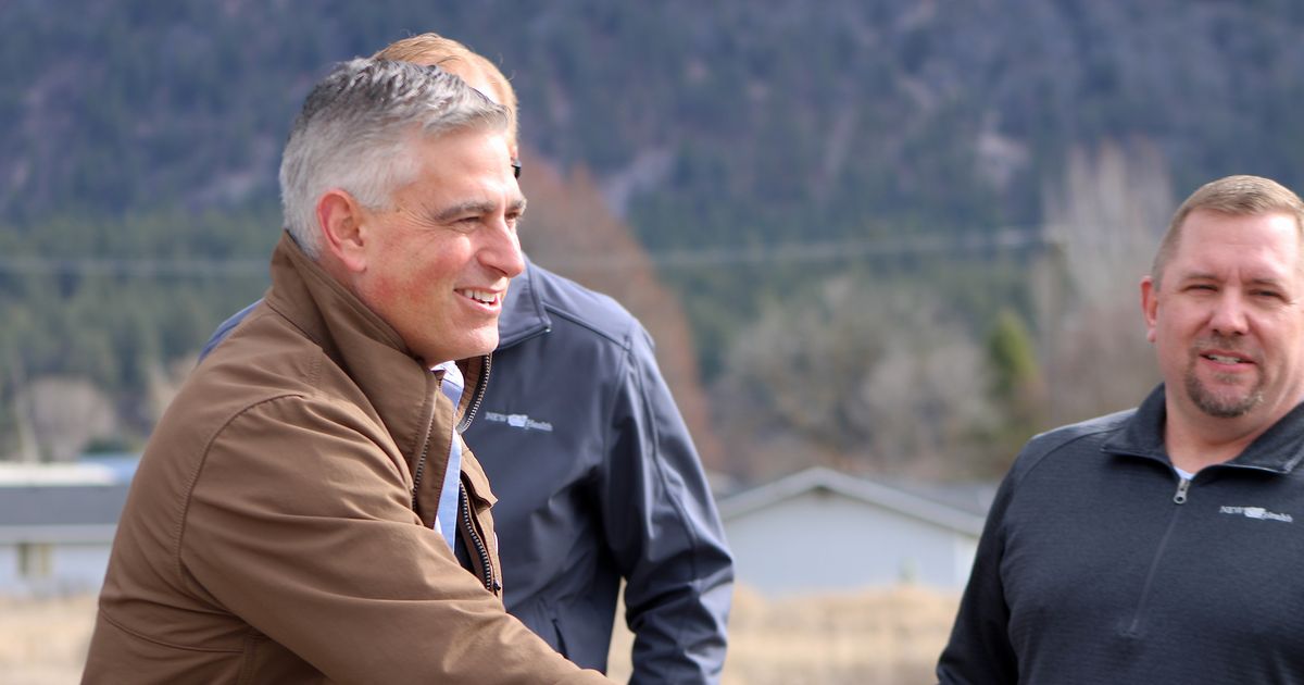 Baumgartner meets with Chewelah officials after announcement of rural health expansion