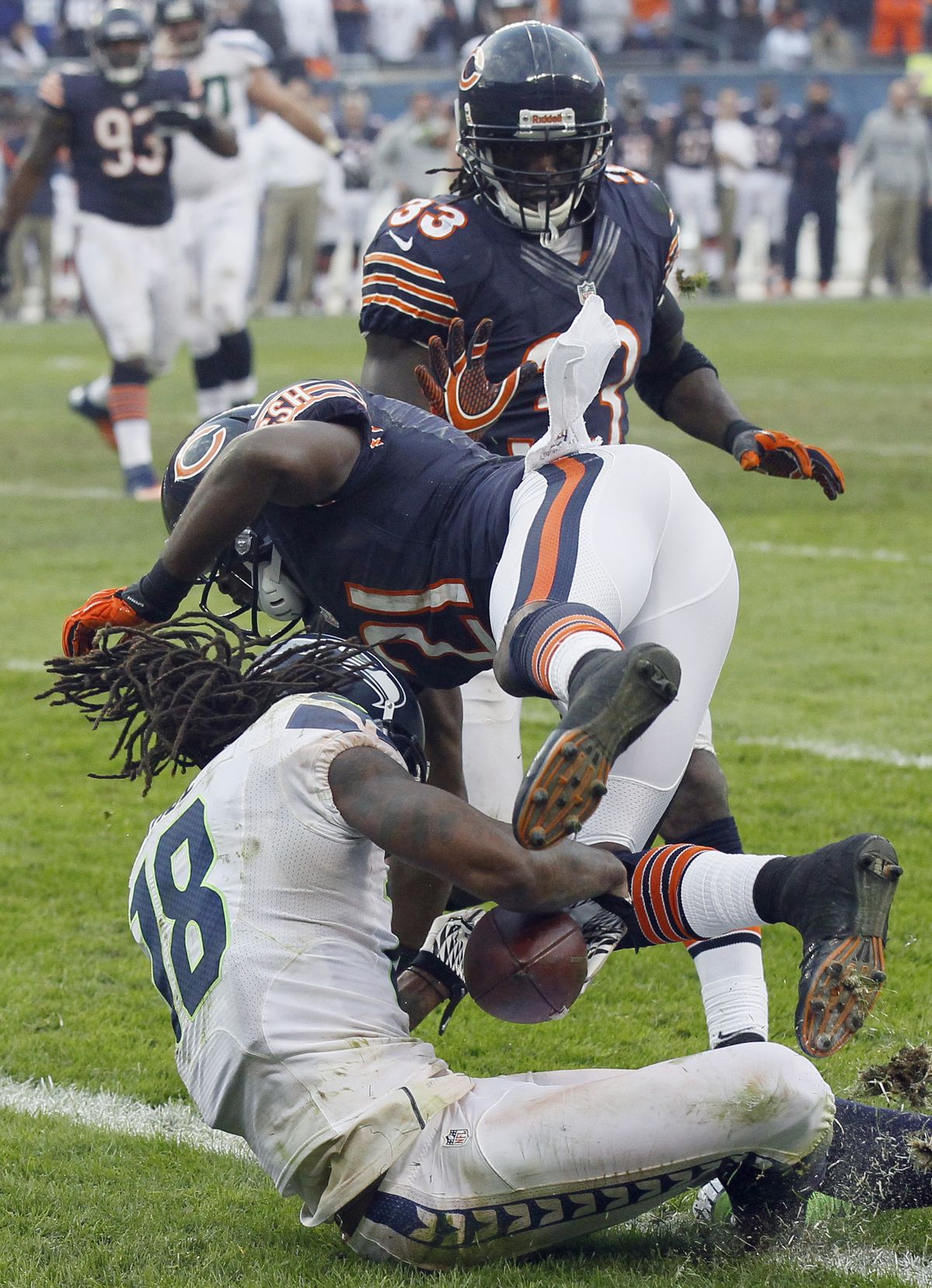 Seattle wide receiver Sidney Rice hauls in a game-winning TD pass as Chicago’s Major Wright defends on Sunday. (Associated Press)