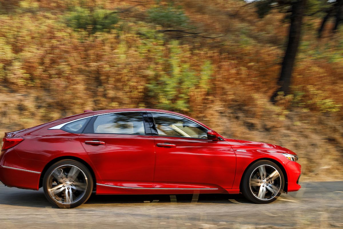 But the Accord also has another card to play: it’s one of the market’s best-driving sedans. Its lightly weighted steering system is quick and precise. Its suspension tamps down body lean in the corners while filtering out all but the most gnarly potholes. (Honda)