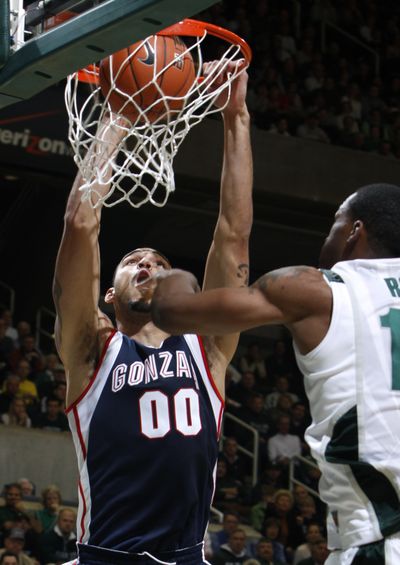 Gonzaga's Robert Sacre (00) dunks against Michigan State's Delvon Roe, right, during the first half of an NCAA college basketball game Tuesday, Nov. 17, 2009, in East Lansing, Mich. (Al Goldis / Fr11125 Ap)