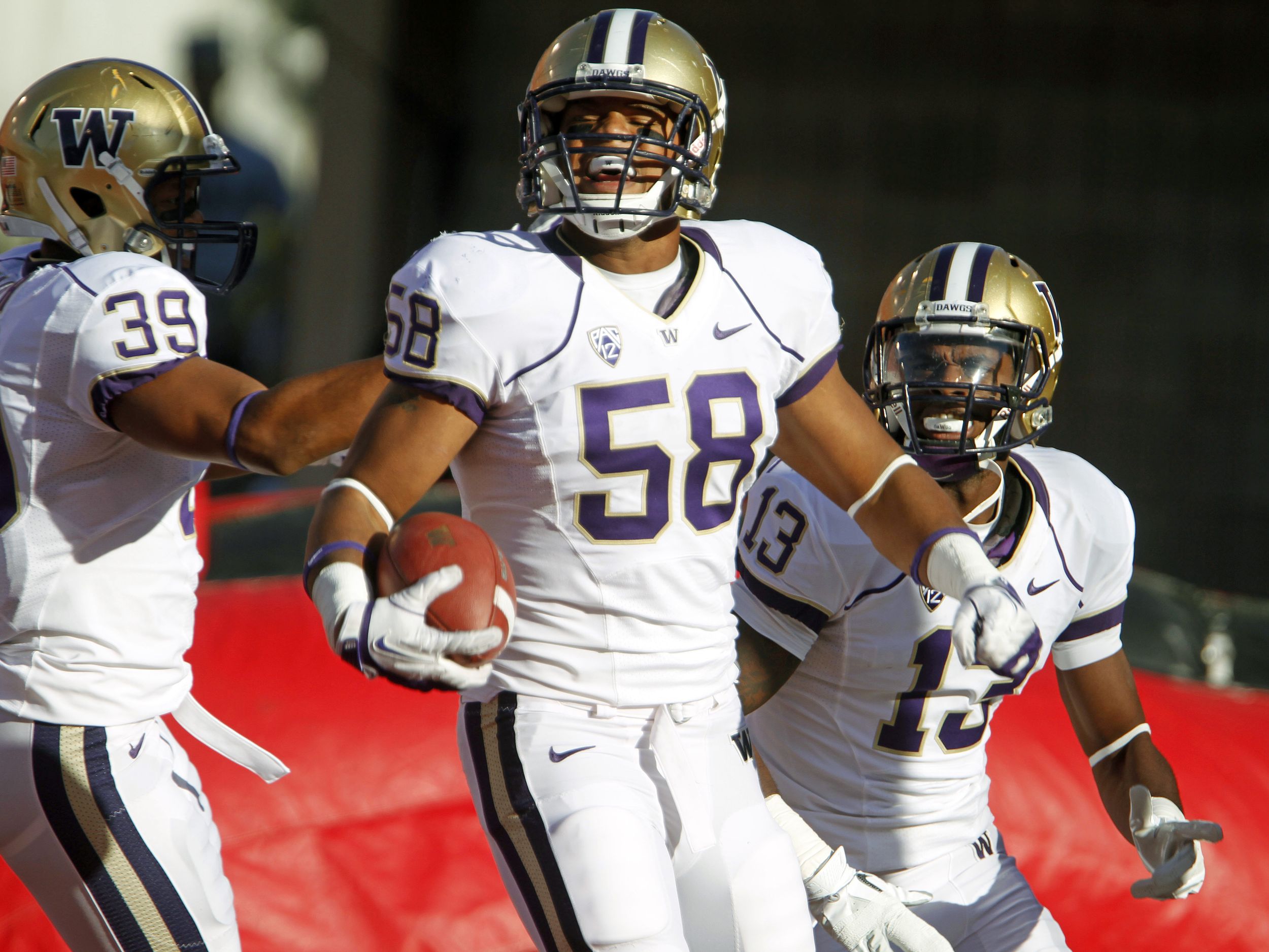 A Relationship Born on the Gridiron: Seahawks and Huskies - UW