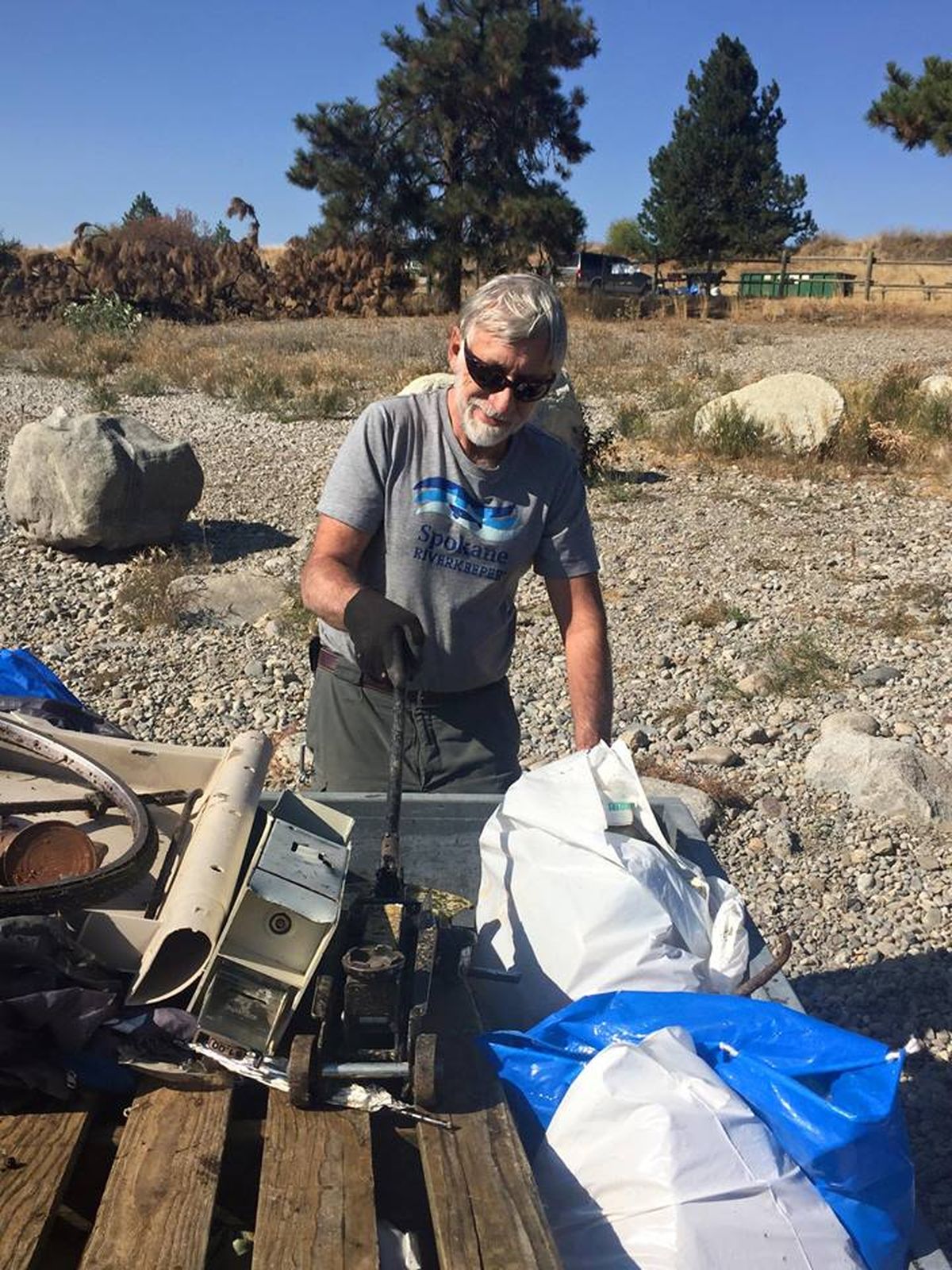 Rafter Dan Schaffer collects junk, including a heavy jack, during the Upriver Scrub on Oct. 3, 2015. (Northwest Whitewater Association)