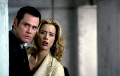 
After losing their high-paying jobs, Dick (Jim Carrey) and Jane (Tea Leoni) Harper turn to crime to keep up their standard of living in 